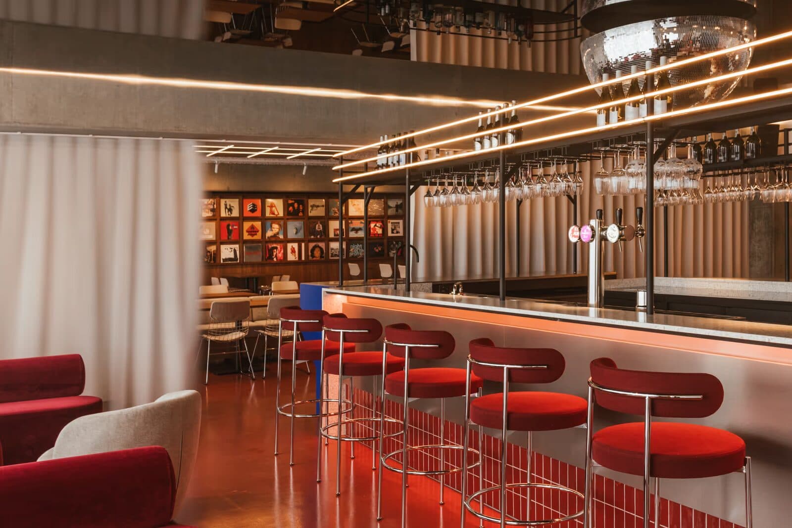 AFAS Lounge — BE•AT — mynd 2